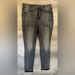 Judy Blue Jeans
Grey Wash 
Skinny fit 
Size 13/31